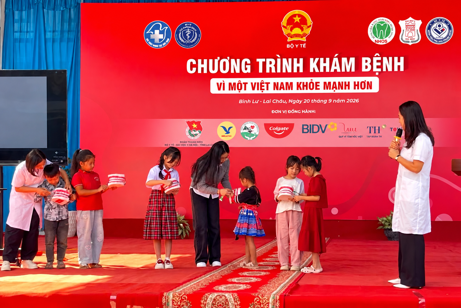 Hoạt động truyền thông về chăm sóc sức khoẻ răng miệng cho các em học sinh